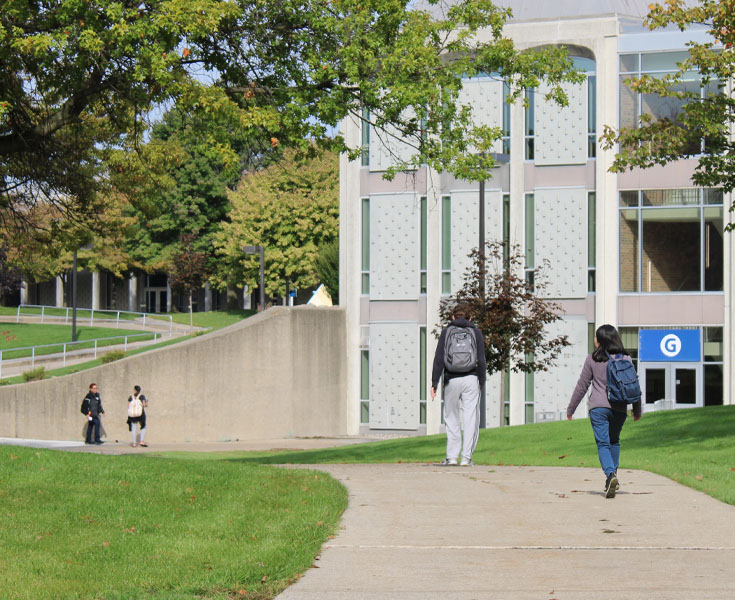 Macomb students walking to class on south campus.