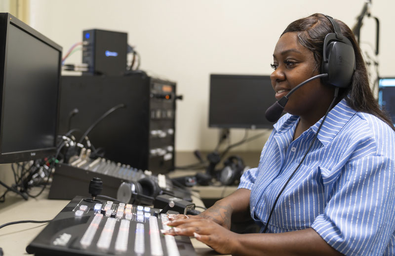A Macomb student using a computer while practicing her speech skills.